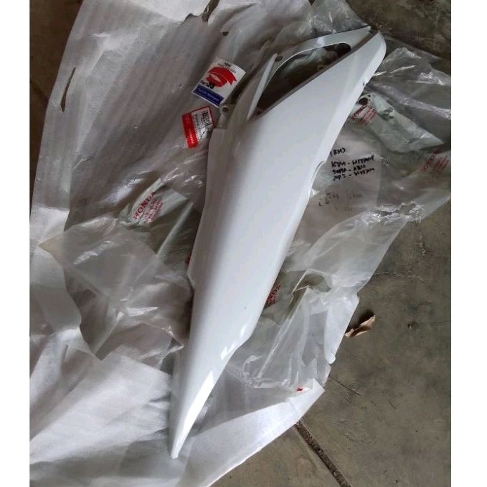 cover body putih kanan honda supra x 125 lama original