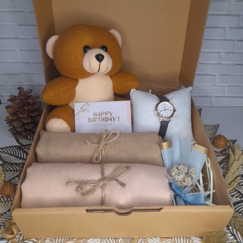 

Gift BOX BONEKA DAN JAM TANGAN -HAMPERS MURAH -HAMPERS BONEKA DAN HIJAB BELLA - PAKET HEMAT -HAMPERS AESTHETIC- KADO ULTAH - KADO GRADUATION - KADO ANNIVERSARY - KADO WEDING