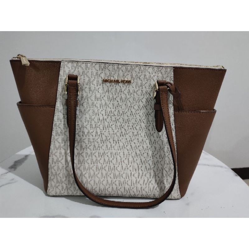 MK charlotte Zip Tote sign vanilla
