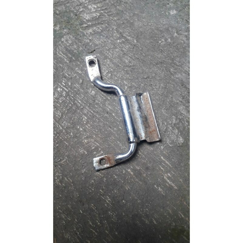 begel behel pegangan tangan bawah jok yamaha v70 v75 ori