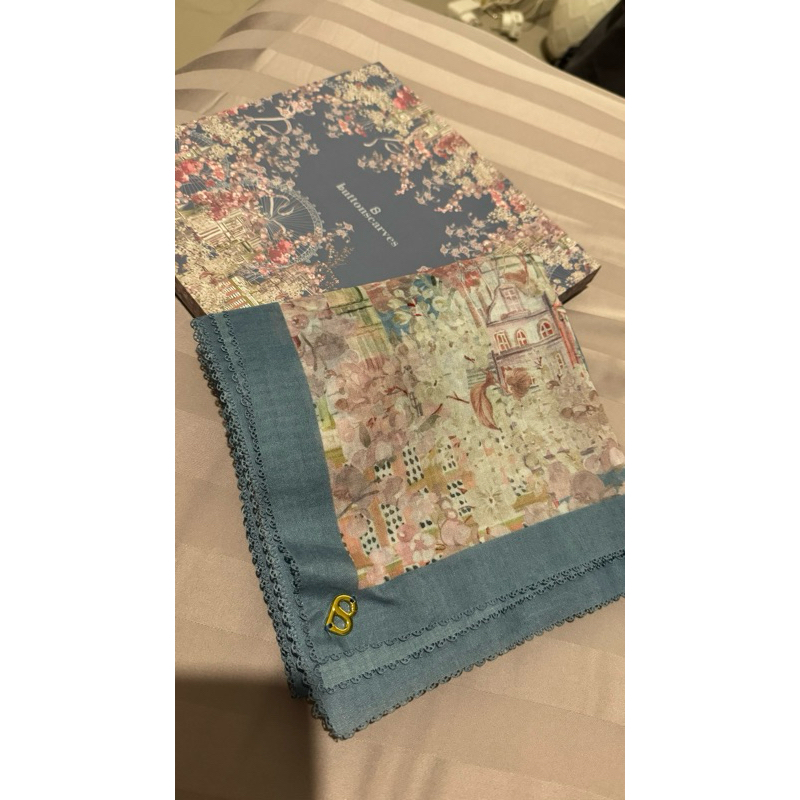 Preloved Buttonscarves British