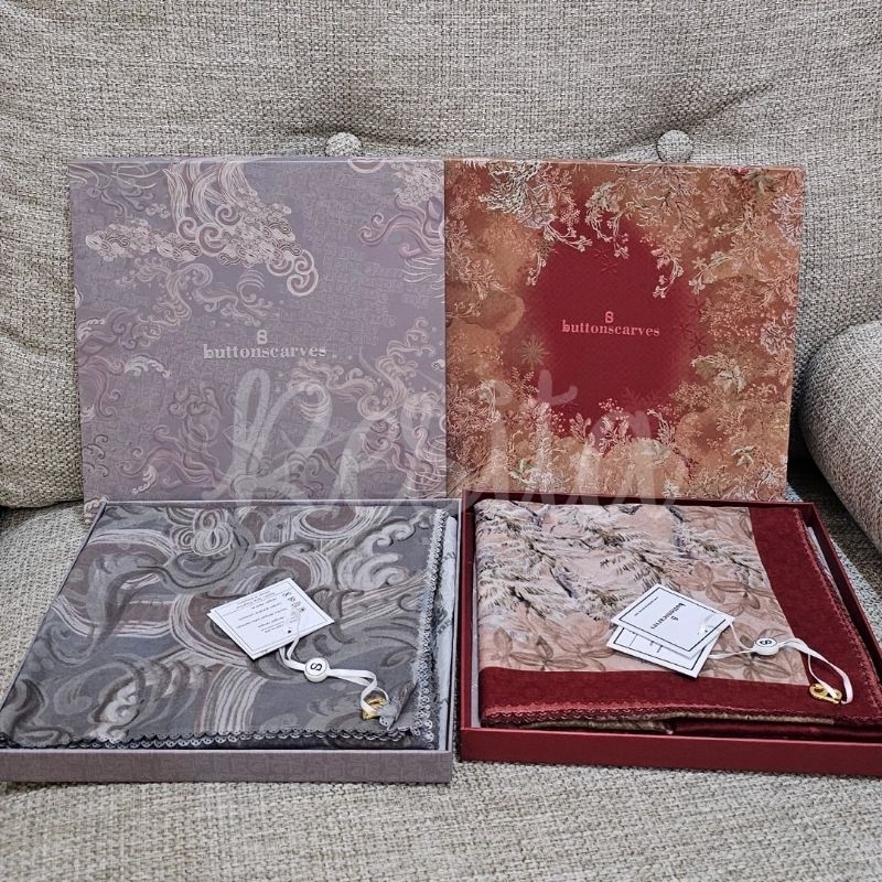 [BUNDLING] BUTTONSCARVES - The Wave Stormy & Holiday Berry Bean