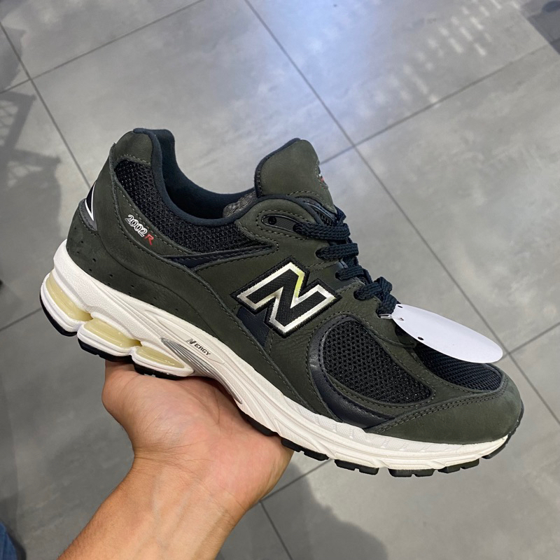 NEW BALANCE 2002R DARK GREY