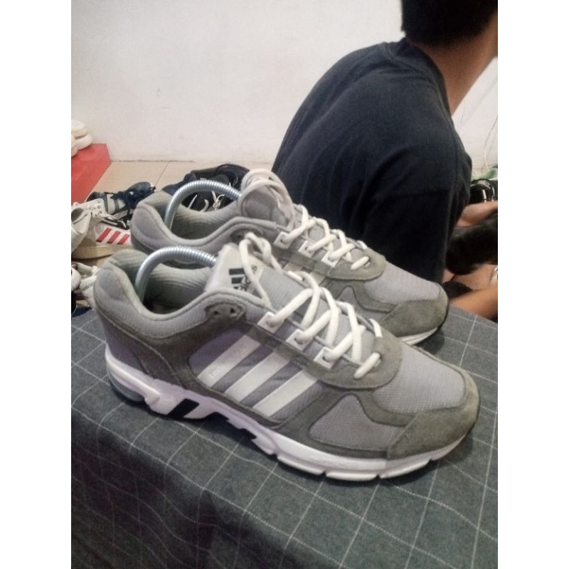 Adidas equipment 10 size 42 gray