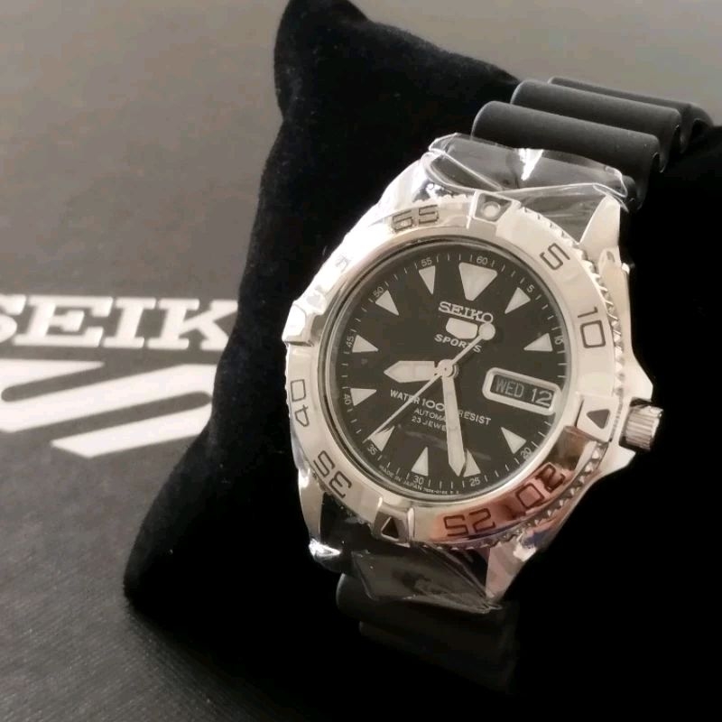 Seiko 5 Sports Automatic Aka Baby Dracula Made in Japan - Black Dial JDM