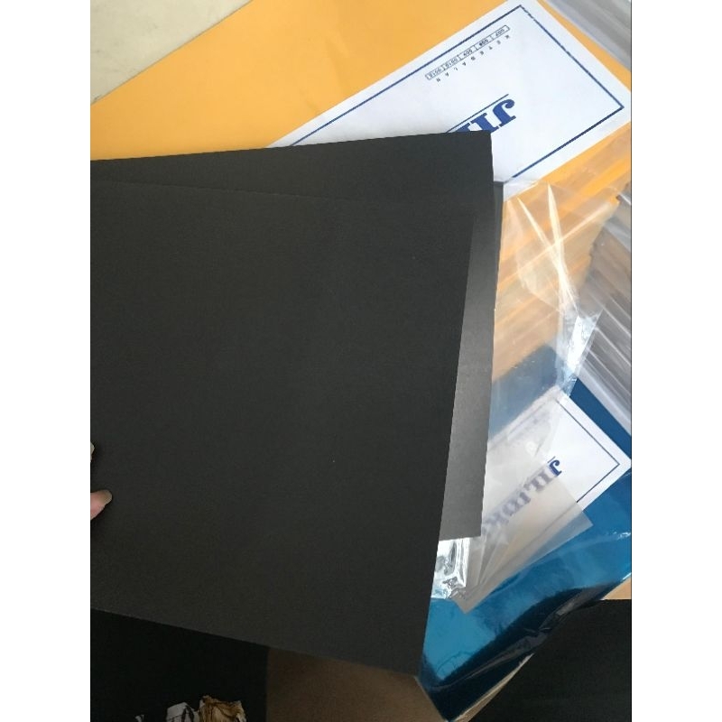 

Kertas HVS A4 70 gsm Warna Hitam