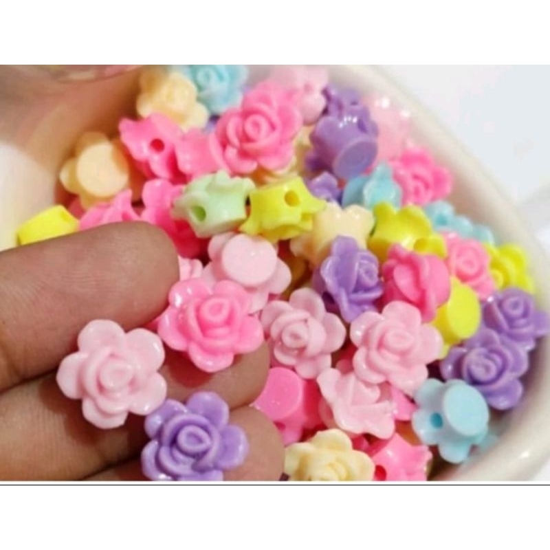 MANIK / MOTE SUSU BUNGA MAWAR AKRILIK