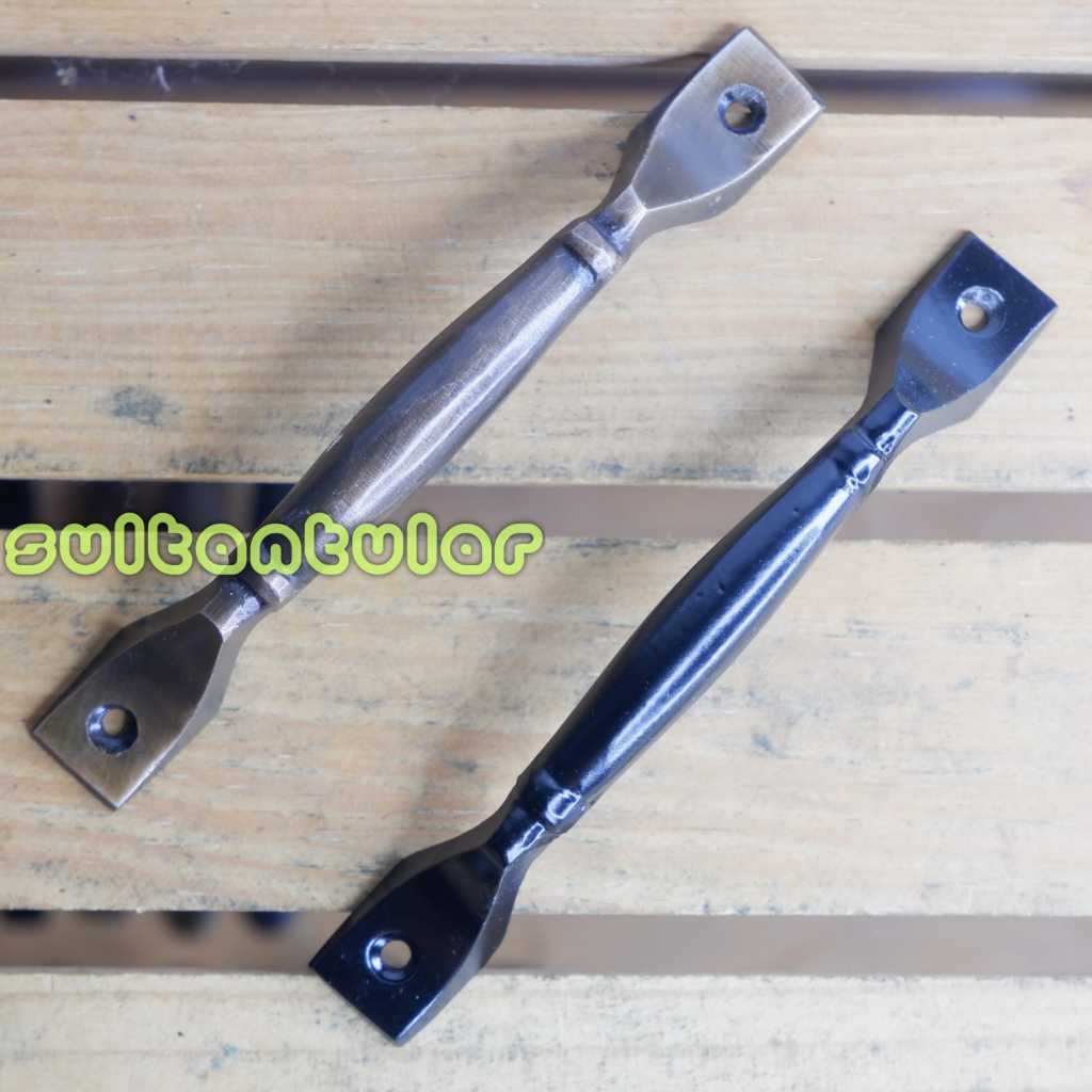 Gaang tarikan pintu lemari antik minimalis