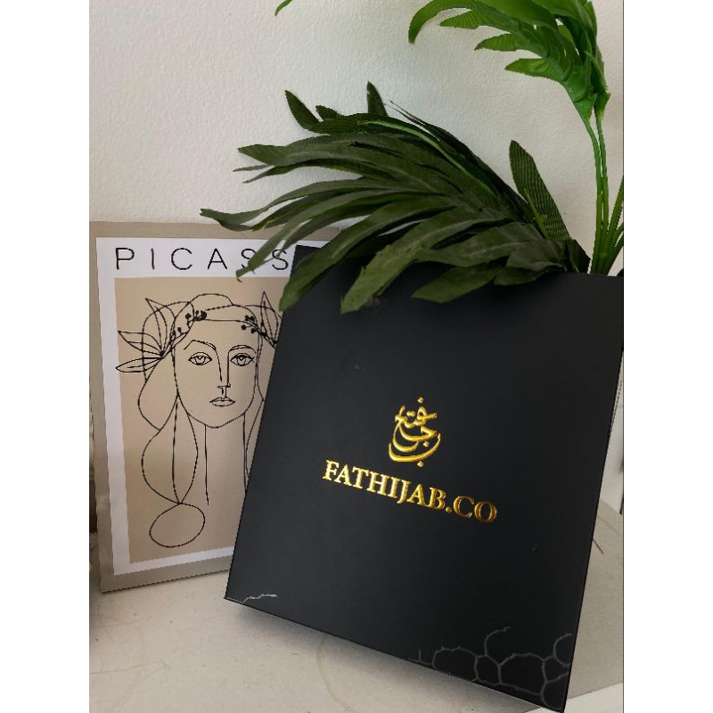 

Sliding Box Packaging Exclusive fathijab Black Gold