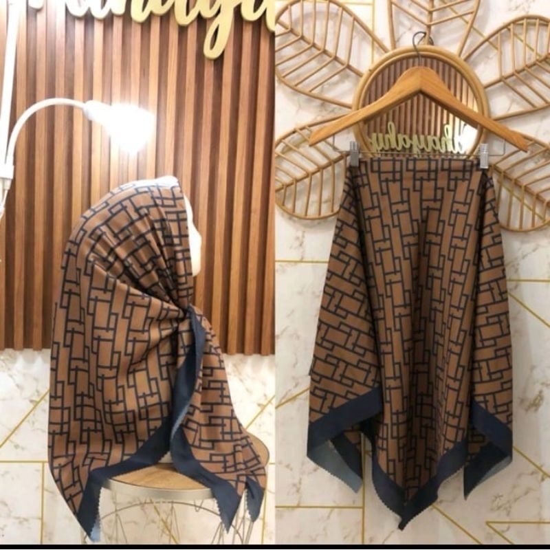 HIJAB SEGI EMPAT MOTIF KOTAK KERUDUNG VOAL SUBLIME