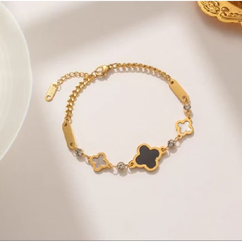 gelang tangan clover hitam putih titanium wanita