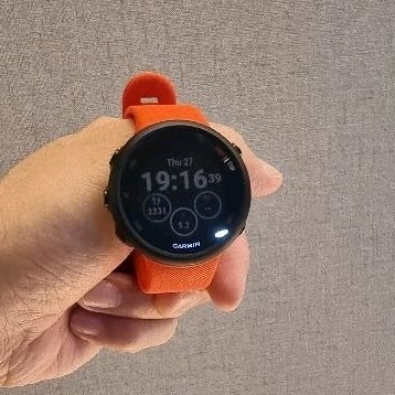 GARMIN FORERUNNER 45 smartwatch. Kondisi 95% mulus. Dus lengkap (ORI).