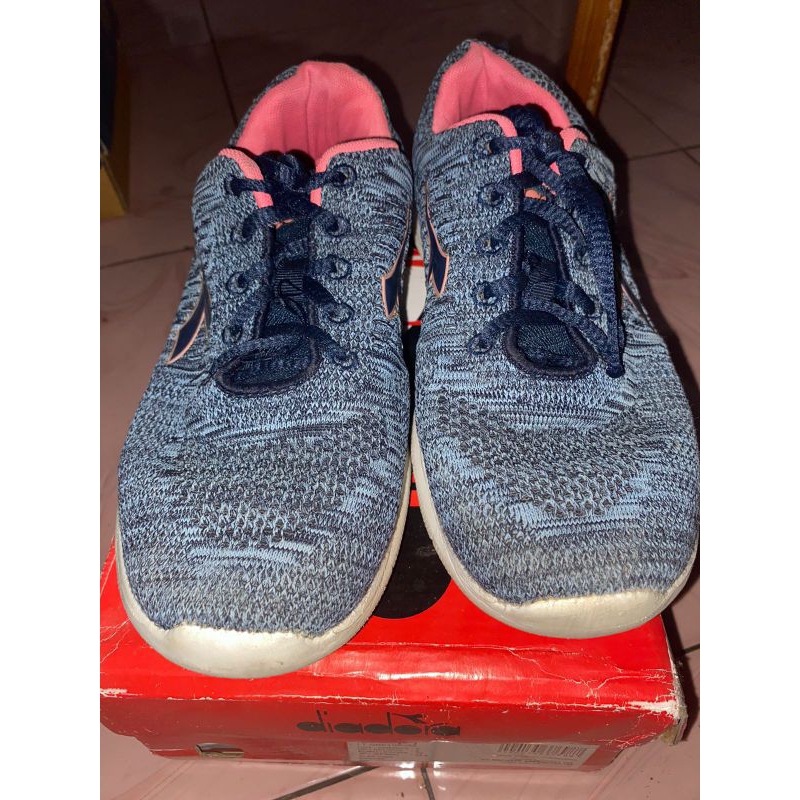 Sepatu olahraga Dan Sekolah Preloved