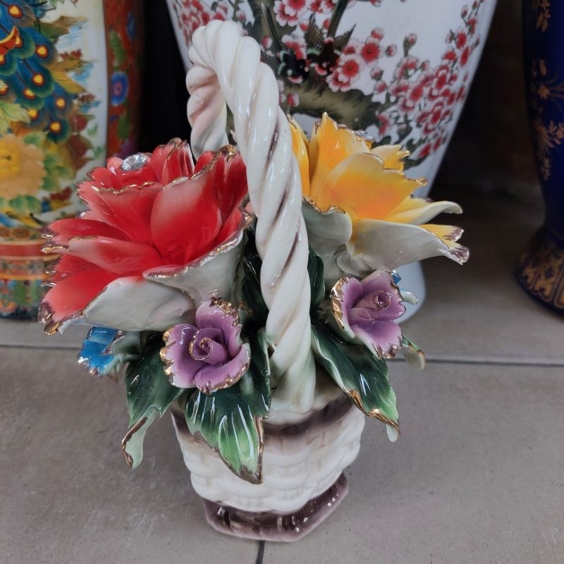 Bunga tangkai keramik capodimonte