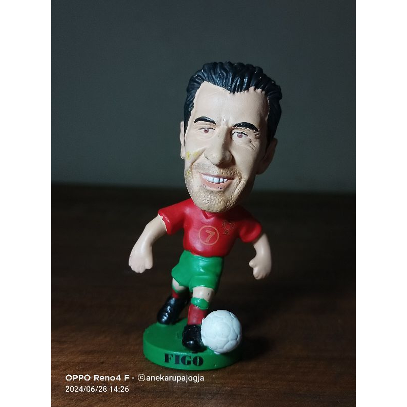 action figure pemain bola figo
