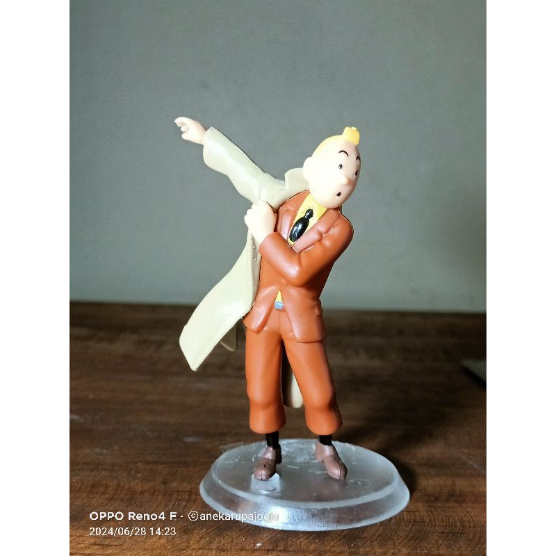 action figure tintin baju coklat