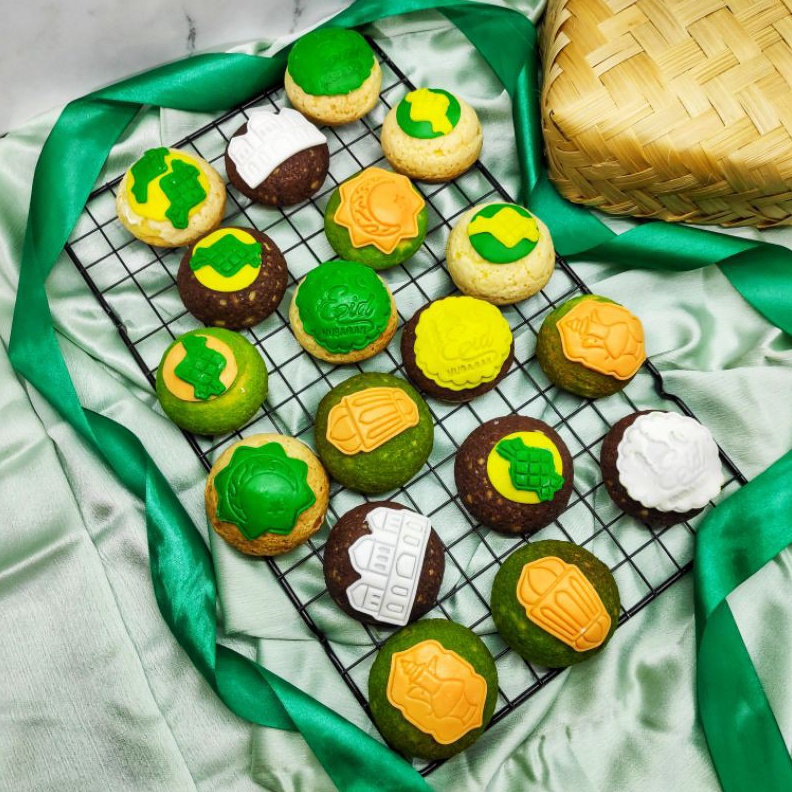

LANGSUNG BELI GAN Hampers Lebaran Choux Au Craquelin 9 Pcs Hamper Lebaran Kue Sus Crunchy Bonus Kartu Ucapan