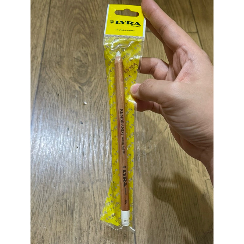 

Preloved Pensil Warna Besar Putih Ecer Lyra Original