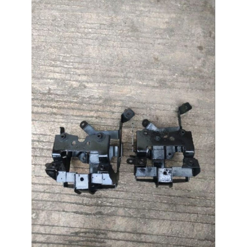 Dudukan Tameng Honda Vario 110 Karbu Original Copotan