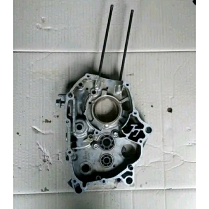 crankcase krengkes blok mesin tengah bagian kanan revo absolut / revo fit fi injeksi / revo fit karb