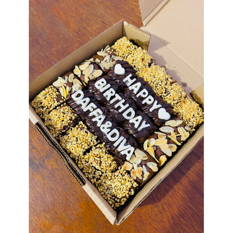 

Brownies Happy Birthday Premium 20 x 20