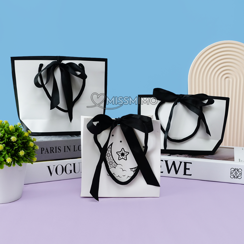 

Paper Bag Hitam Putih Classy Tas Kado Hadiah Hampers Gift Bag Souvenir