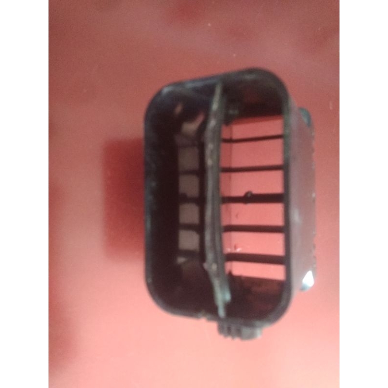 Kisi Kisi AC bagian dalam sisi kanan Mitsubishi Eterna