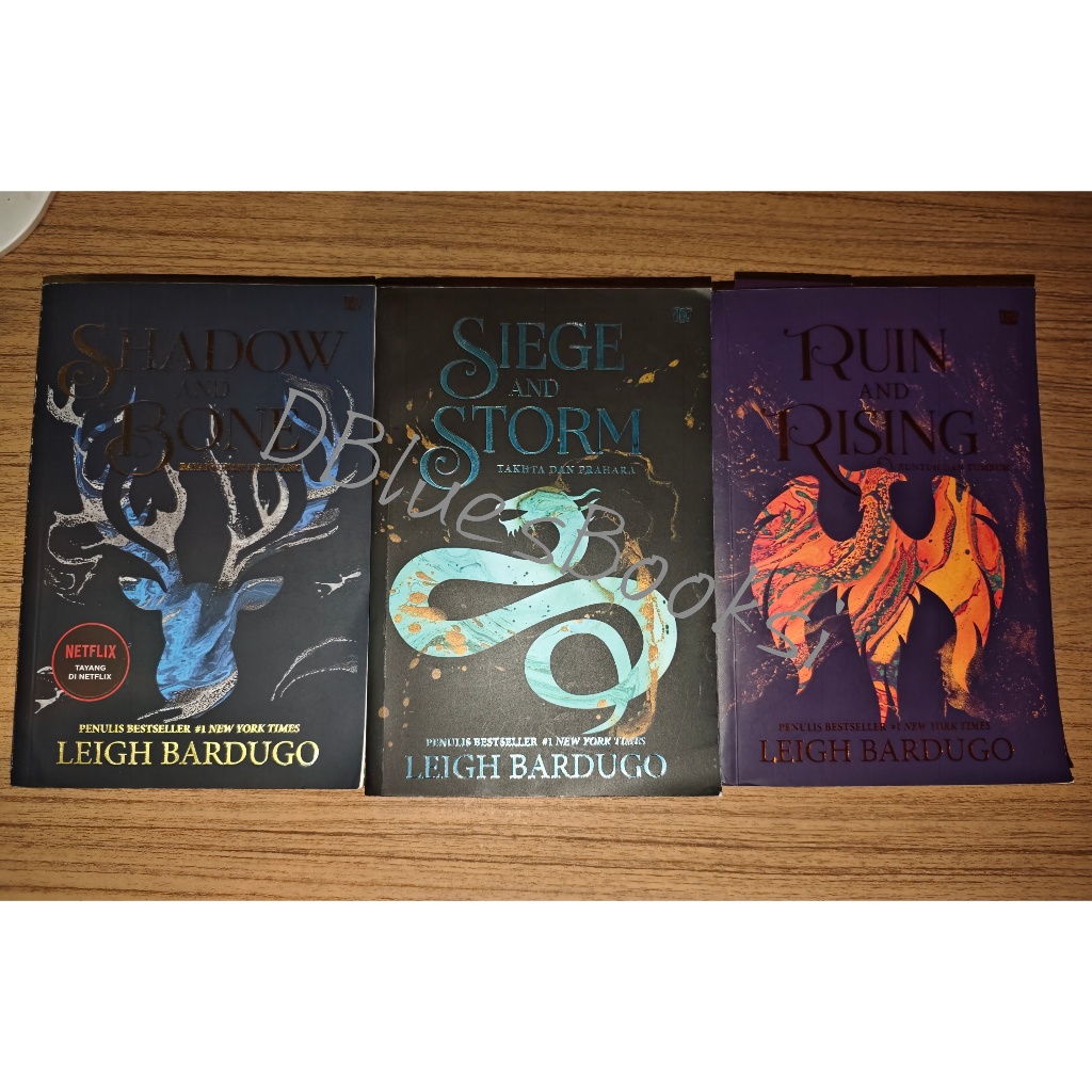 [PRELOVED] SHADOW AND BONE TRILOGY: Shadow and Bone, Ruin and Rising, Siege and Storm - Leigh Bardug