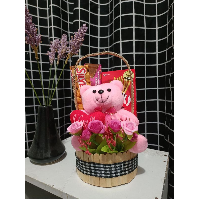 

HAMPERS UNIK KERANJANG STIK ES KRIM - Hampers Boneka Snack- Gift Box Boneka Cewek - Kado Hadiah Cewek - Hadiah Wisuda/Ulang Tahun