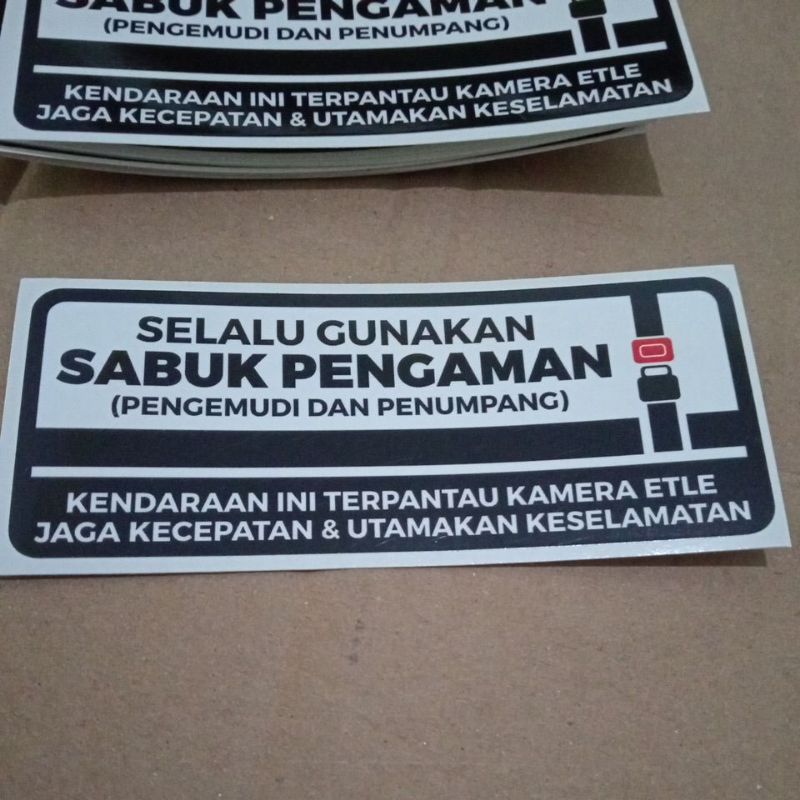 

Stiker Gunakan Sabuk Pengaman 11x4.4cm (anti gores,daya rekat tinggi)