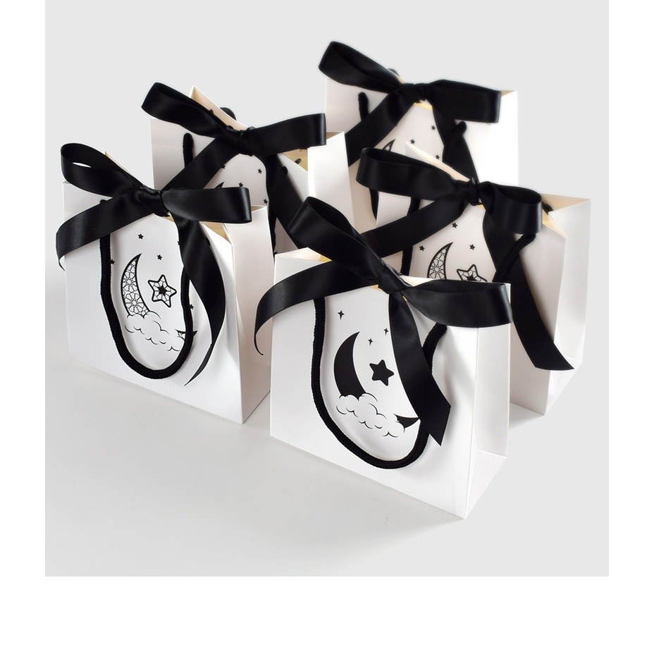 

Paper bag hitam putih pita kantong souvenir hampers paper bag