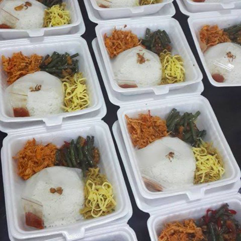 

Paket Nasi box Styrofoam Ayam Suwir Murah dan enak