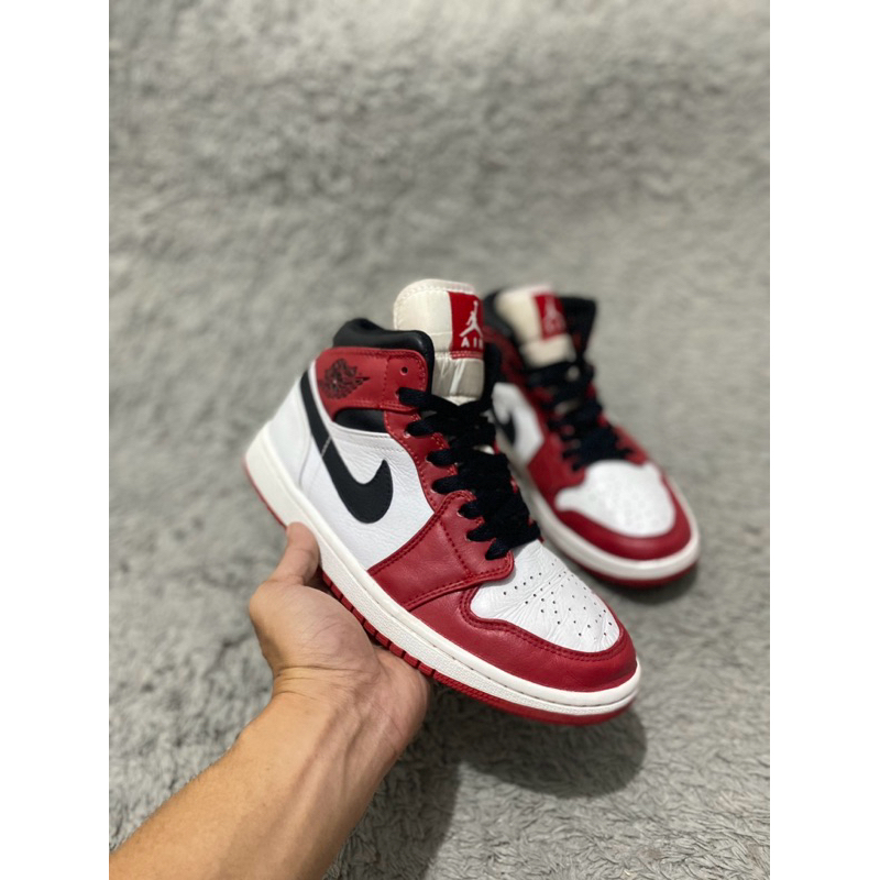 AIR JORDAN 1 MID CHICAGO ORIGINAL SIZE 40