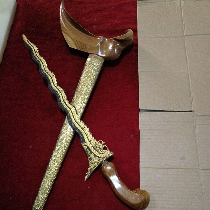 KERIS NAGA LIONG