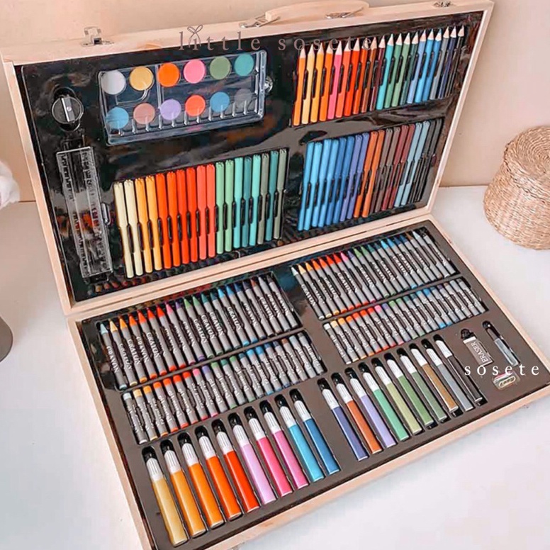 

KODE E5S5 Little Sosete Peralatan Gambar 18 Pcs Art Set Koper Kayu Pensil Warna Anak Crayon Spidol Cat Air Drawing Set Pensil Penghapus Alat Tulis Anak dengan Custom Nama Kado Hampers Souvenir untuk Ulang Tahun Anak Anak Kado Anak Ulang Tahun di Seko