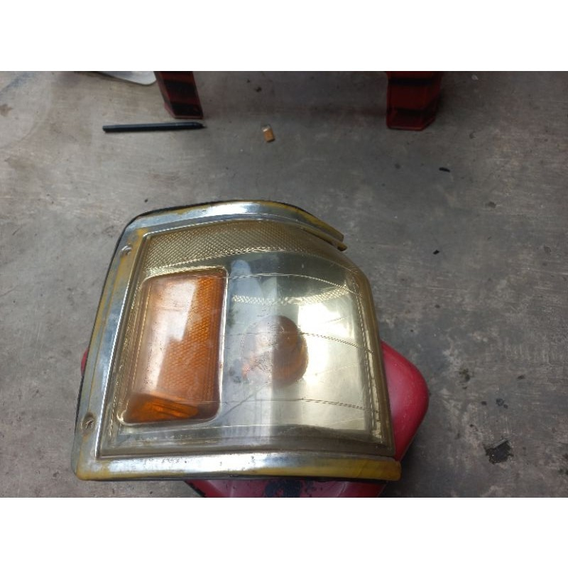 Lampu sein kijang grand  kanan