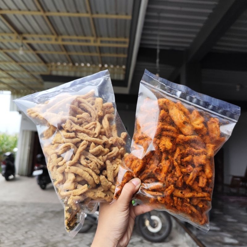 

[1 KG] KERIPIK USUS AYAM CRISPY PEDAS DAUN JERUK PREMIUM