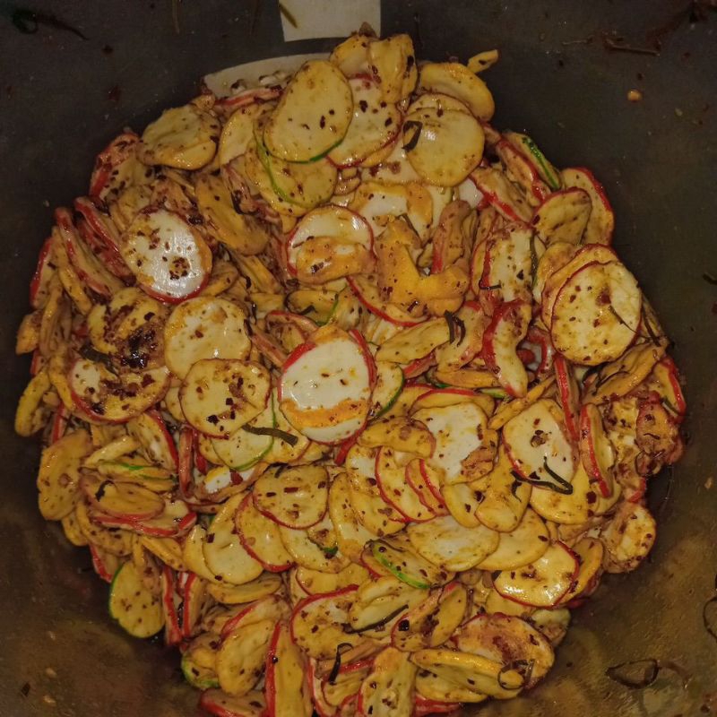 

krudes (kerupuk pedas) 1 kg