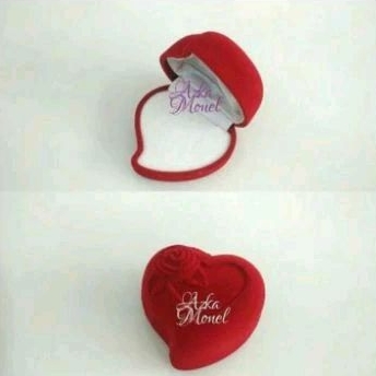 Kotak Cincin Love Perhiasan Bludru