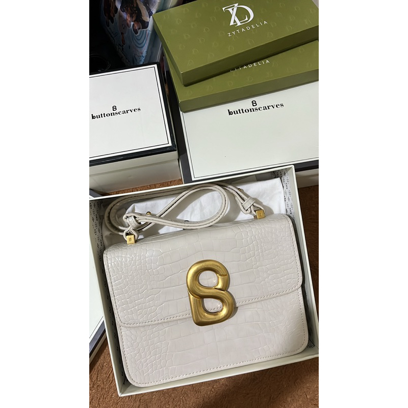 Sold Manual ❌Preloved tas buttonscarves Audrey medium