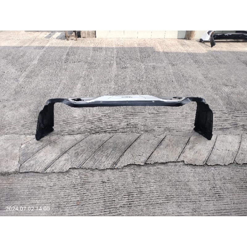 bodykit belakang innova zenix modelista