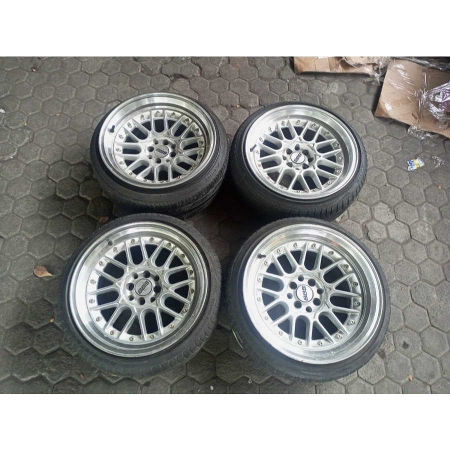 Velg Mobil Bekas Ring 17 Lubang Baut 5 BBS R17X8,5-10 8X100-114,3 BAN 205 40 R17