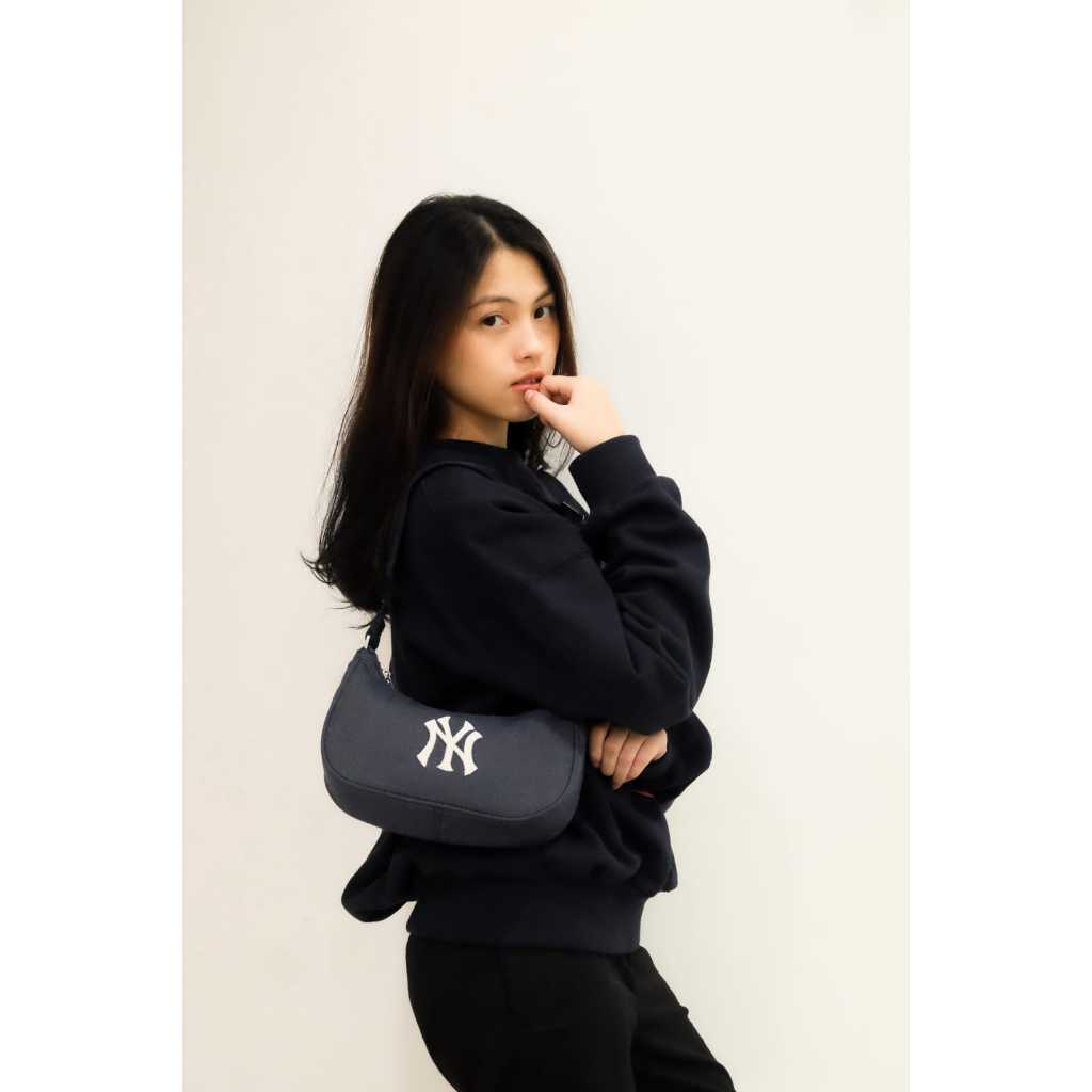 MLB WHITE LOGO BLUE CANVAS HOBO BAG