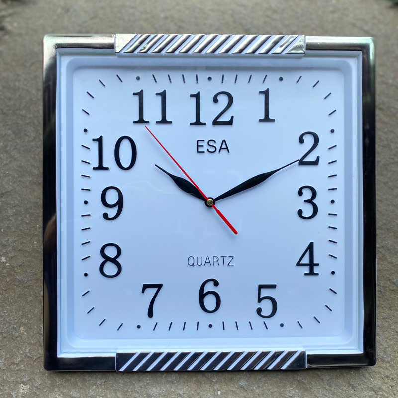 Jam Dinding Kotak Esa 950/Jam Dinding Kotak Modern