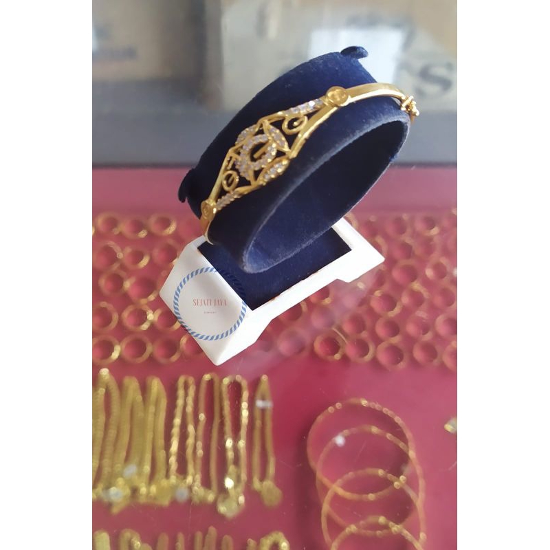 Gelang keroncong daun variasi letter G emas kadar 375