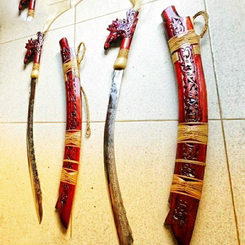 MANDAU ASLI SENJATA DAYAK KALIMANTAN.MANDAU JIMPOL.BAJA PUTIH.PANJANG 80.CM