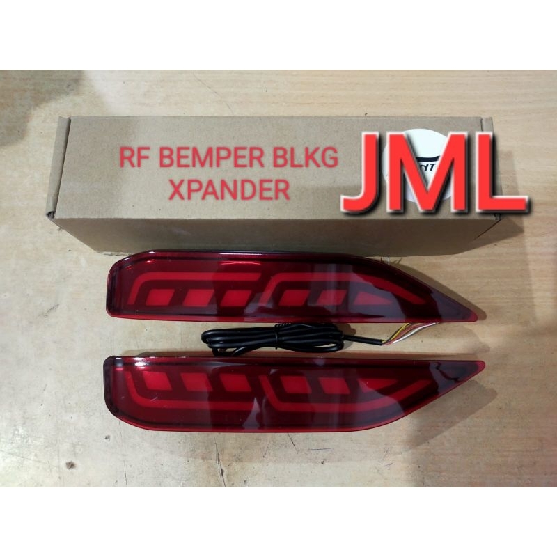 Lampu reflektor bumper belakang Xpander lama 2017 - 2019.
