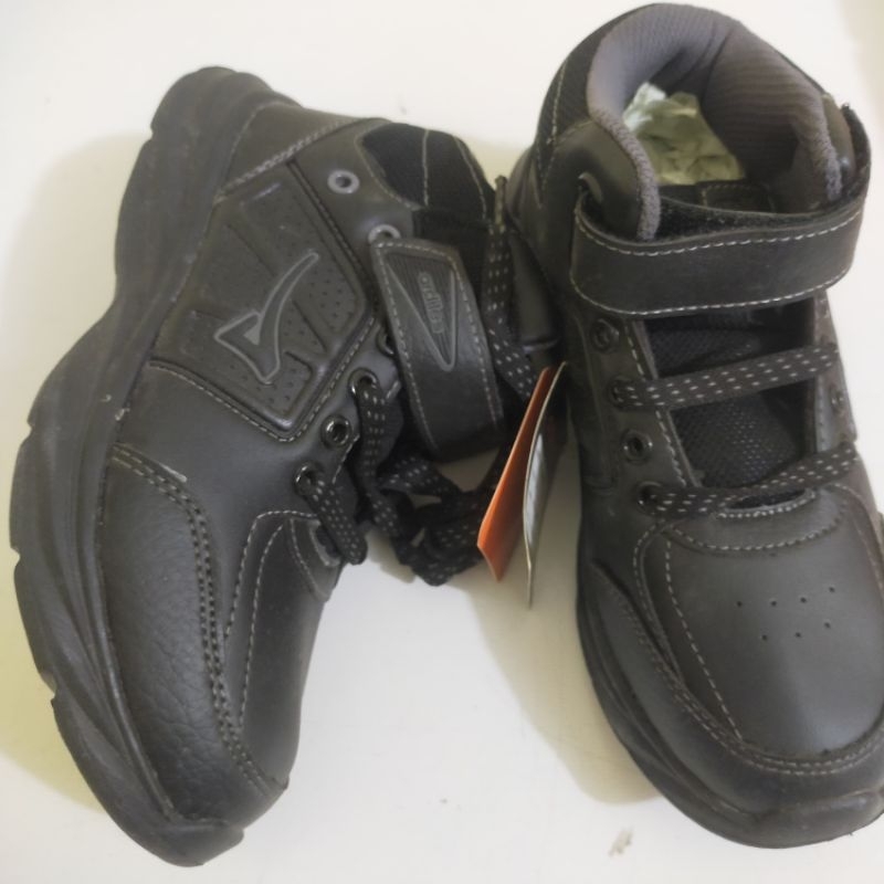 sepatu sekolah SD anak laki-laki