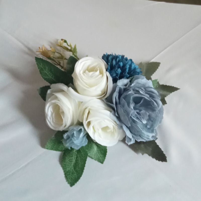 

Kain seserahan dengan bunga hantaran