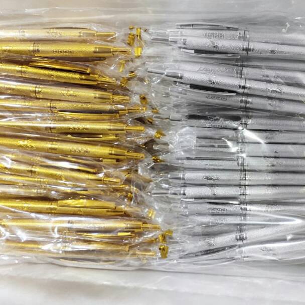 

Soupenir penikahan pulpen emas perak kemasan pelastik 1PCS KODE B1O5